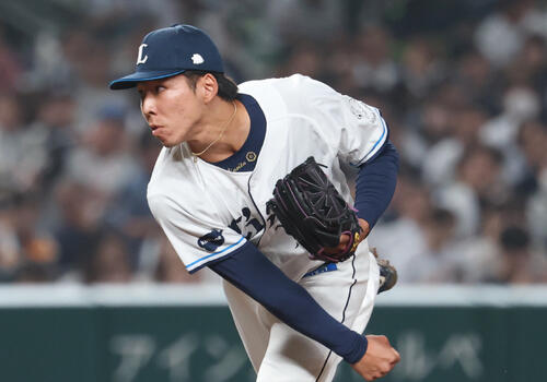 28日、西武4番手で登板し力投する成田晴風