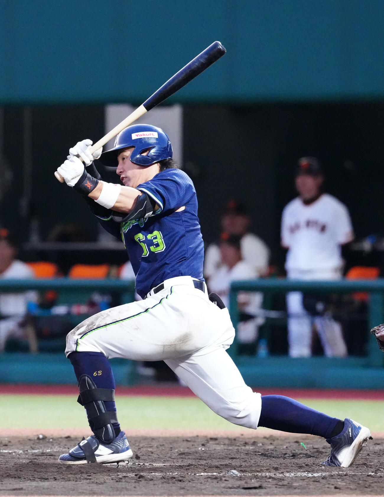 巨人対ヤクルト　3回表ヤクルト1死、左前打を放つ増田珠（撮影・江口和貴）