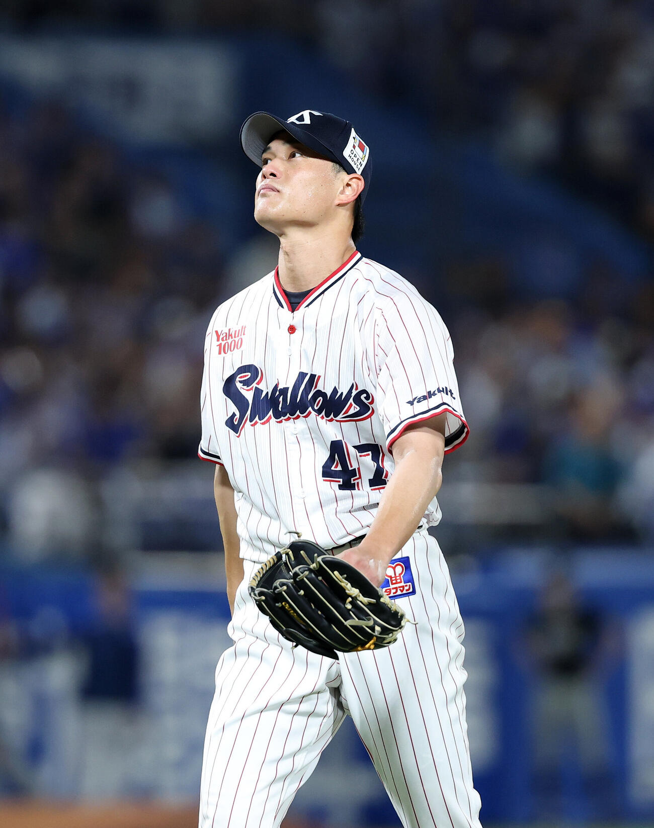 ヤクルト対DeNA 7回表、降板するヤクルト高橋奎二（撮影・鈴木正人）