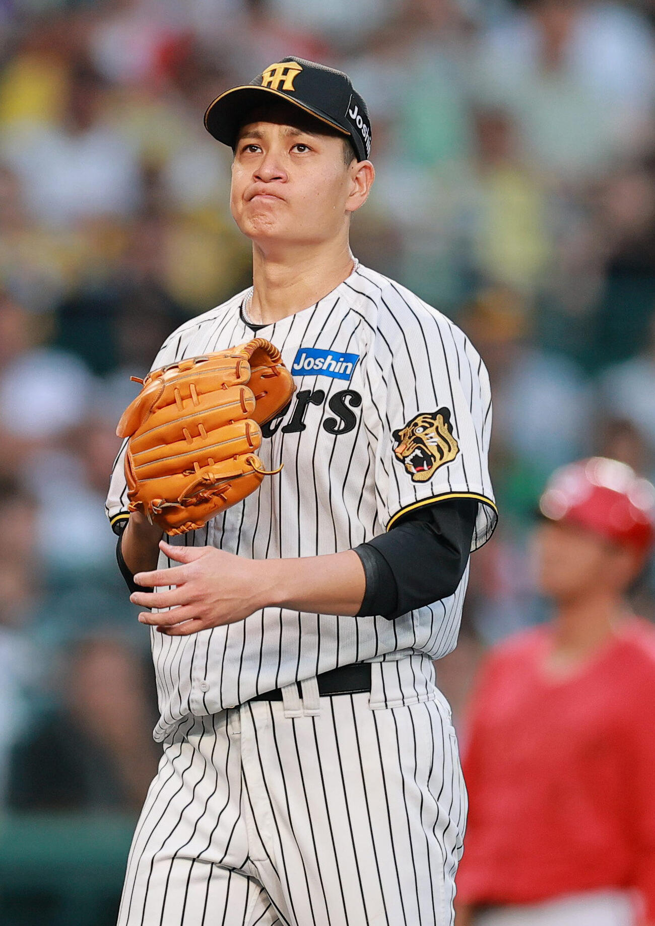 阪神対広島　3回表広島無死一、三塁、大竹耕太郎は菊池涼介に適時打を浴び浮かない表情をみせる（撮影・上山淳一）