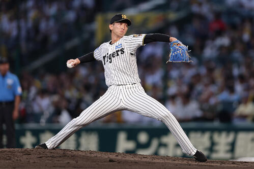 阪神対広島 4回表、阪神2番手でマウンドに上がり、プロ初登板する今朝丸裕喜(撮影・前田充)
