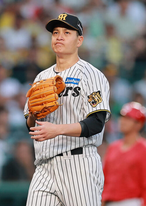 阪神対広島 3回表広島無死一、三塁、大竹耕太郎は菊池涼介に適時打を浴び浮かない表情をみせる(撮影・上山淳一)