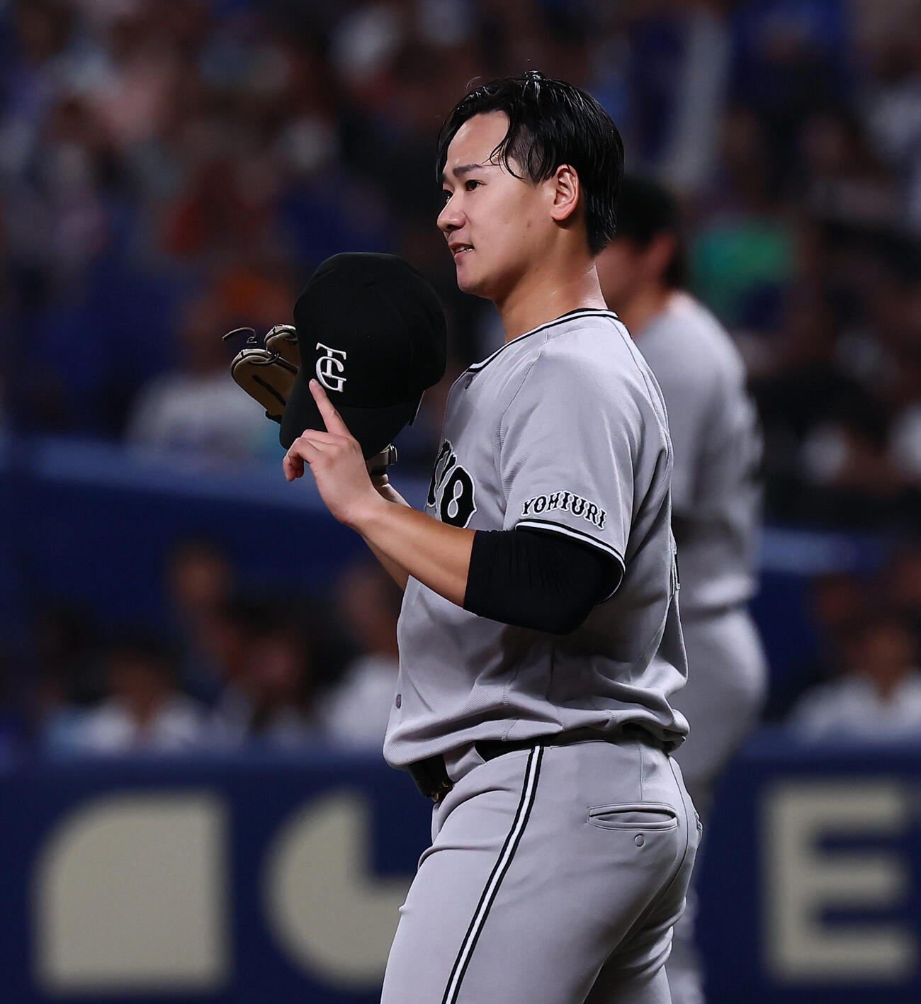 中日対巨人4回裏中日無死、田中幹也を二ゴロ仕留めナインに声をかける井上温大（撮影・加藤哉）