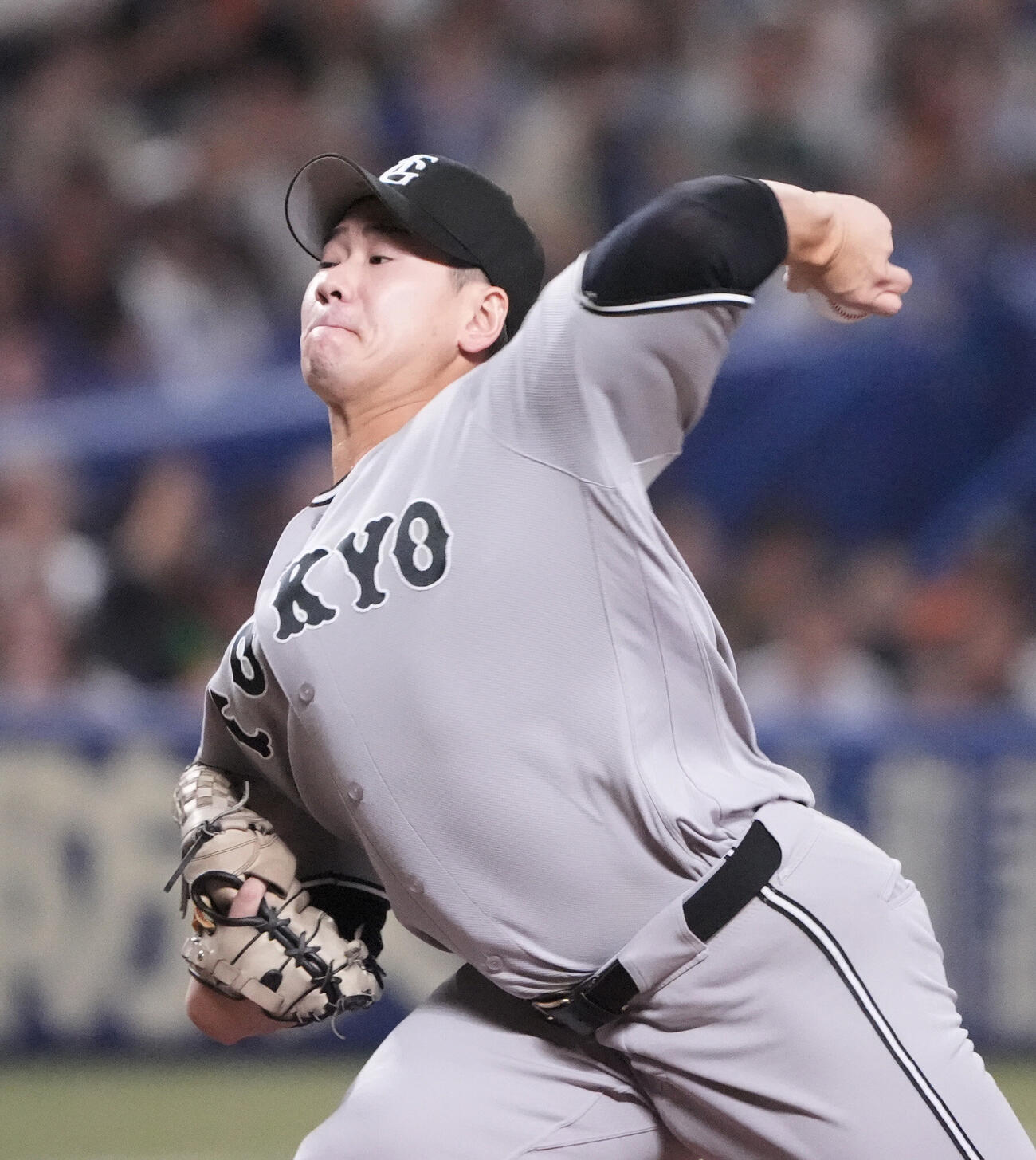 中日対巨人　1回裏、登板する巨人先発の井上温大（撮影・森本幸一）