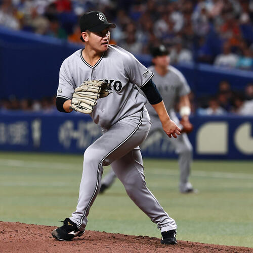 中日対巨人4回裏中日2死、細川成也を三振に仕留める井上温大（撮影・加藤哉）