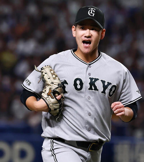 中日対巨人7回裏中日2死、井上温大は代打福永裕基を三振に仕留めベンチへ引き揚げる（撮影・加藤哉）