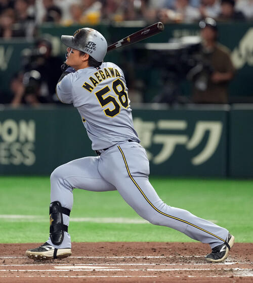巨人対阪神　2回表阪神1死一塁、先制2点本塁打を放つ前川右京（撮影・たえ見朱実）