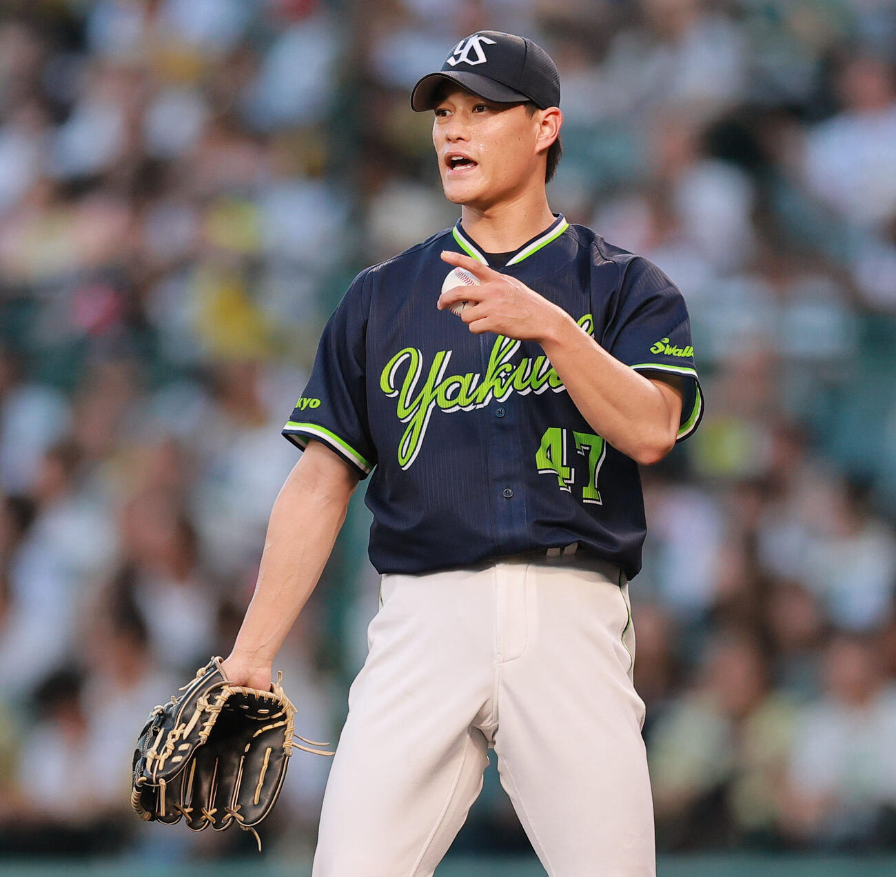 阪神対ヤクルト　3回裏、野手に声を出すヤクルト先発の高橋奎二（撮影・上山淳一）