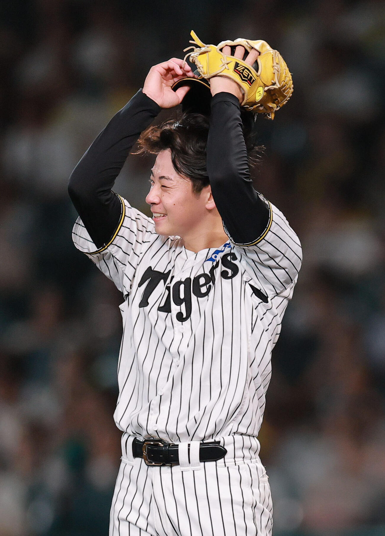阪神対ヤクルト　6回表ヤクルト2死、下村海翔は赤羽由紘に左越え本塁打を浴びる（撮影・上山淳一）