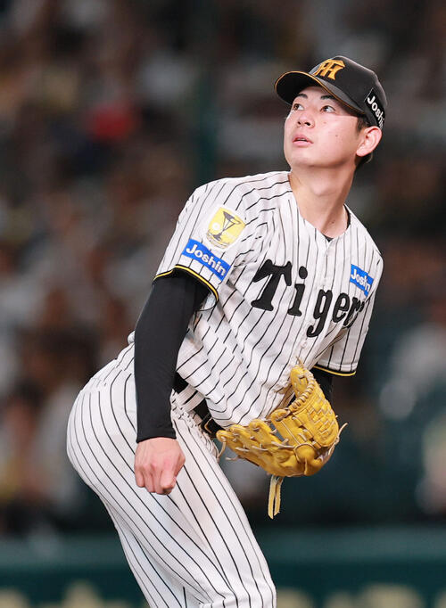 阪神対ヤクルト　6回表ヤクルト2死、下村海翔は赤羽由紘に左越え本塁打を浴びる（撮影・上山淳一）