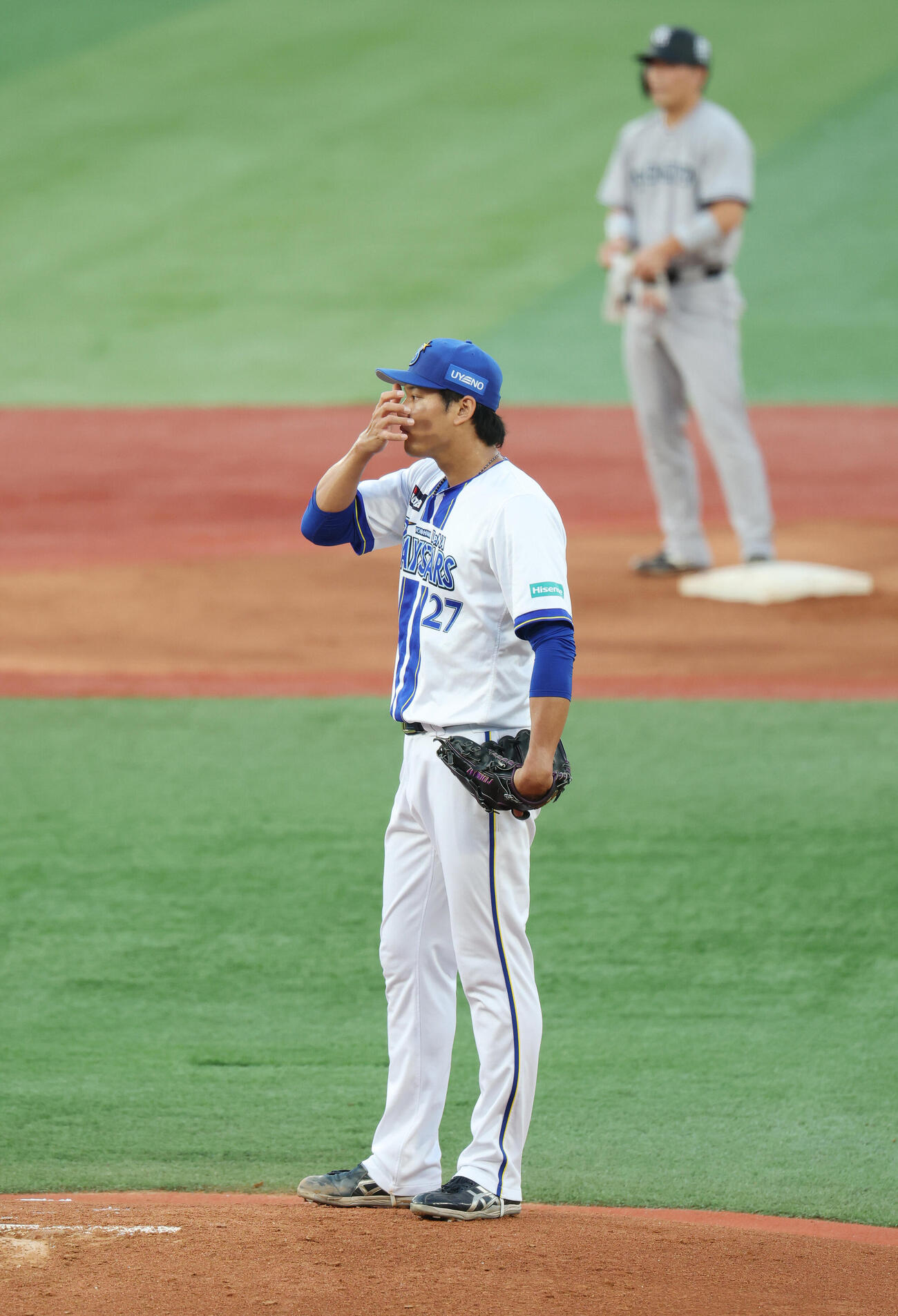 DeNA対巨人　1回表巨人1死一、二塁、大城卓三に適時二塁打を浴びる藤浪晋太郎（撮影・宮地輝）