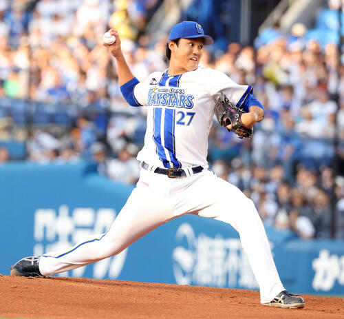 DeNA対巨人　今季ぁh津先発となるDeNA藤浪晋太郎は気合の表情で投げ込む（撮影・浅見桂子）
