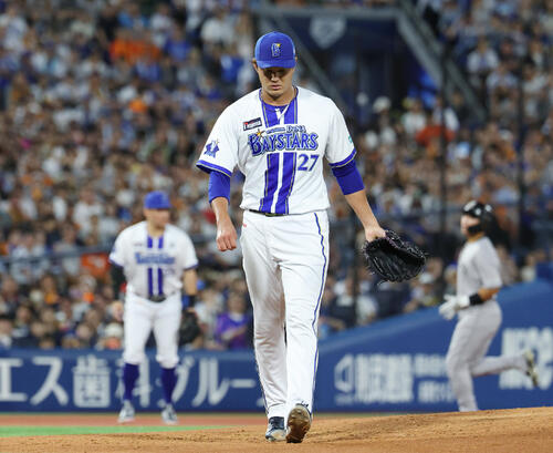 DeNA対巨人　3回表を終えたDeNA先発の藤浪晋太郎（撮影・宮地輝）