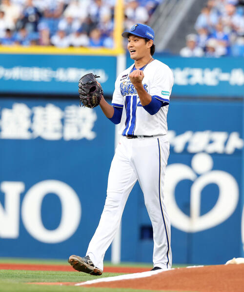 DeNA対巨人　今季ぁh津先発となるDeNA藤浪晋太郎はマウンドで気合を入れる（撮影・浅見桂子）
