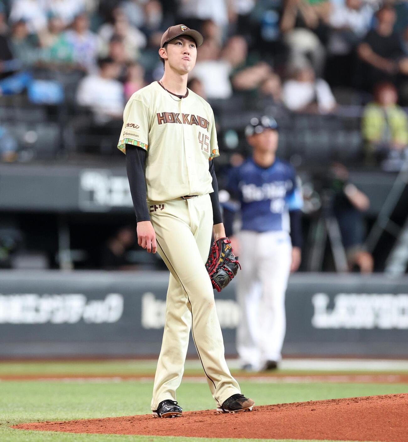 日本ハム対西武　4回表、林安可に2打席連続本塁打を浴びる福島蓮（撮影・黒川智章）