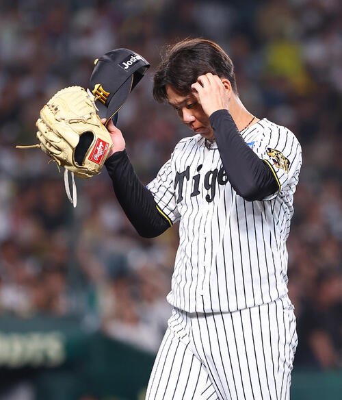 阪神対ヤクルト　5回無失点の村上頌樹はベンチに引き揚げる（撮影・上田博志）