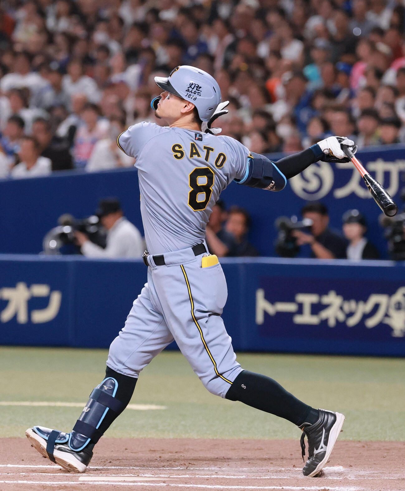 中日対阪神　7回表阪神無死一塁、佐藤輝明は2点本塁打を放つ（撮影・上山淳一）