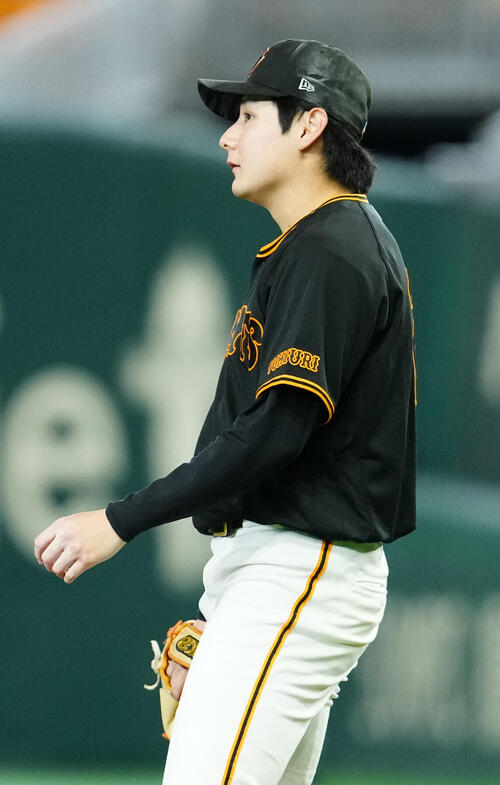巨人対中日　4回表中日2死二塁、ミゲル・サノーに先制2点本塁打を浴びる竹丸和幸（撮影・江口和貴）