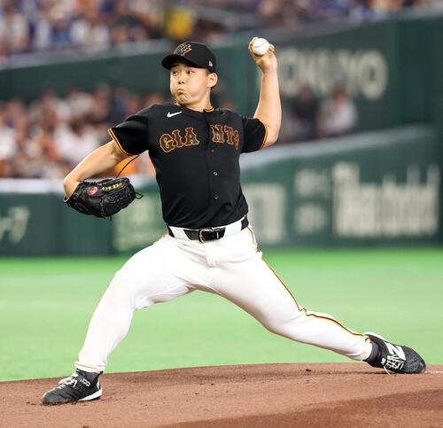 巨人対中日　力投する巨人先発の小笠原慎之介（撮影・浅見桂子）
