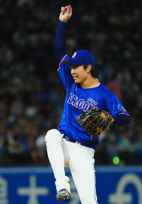ヤクルト対中日　笑顔を見せながら力投する中日先発高橋宏斗（撮影・垰建太）