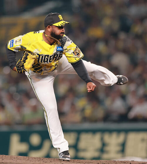 阪神対DeNA 8回表に登板する阪神アンダーソン・セベリーノ（撮影・上山淳一）