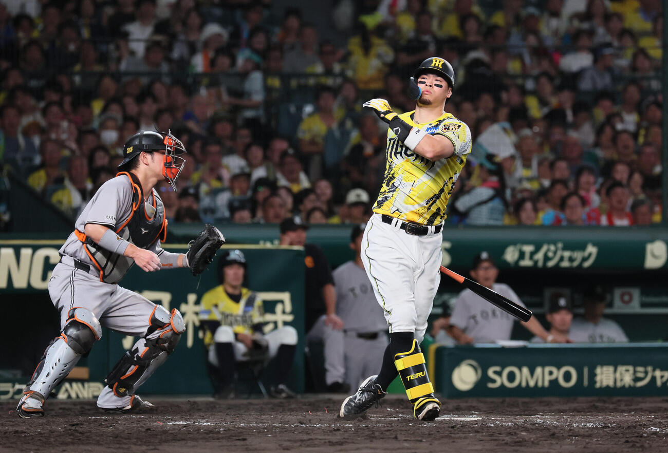 阪神対巨人　5回裏阪神2死、佐藤輝明は空振り三振に倒れる（撮影・宮崎幸一）