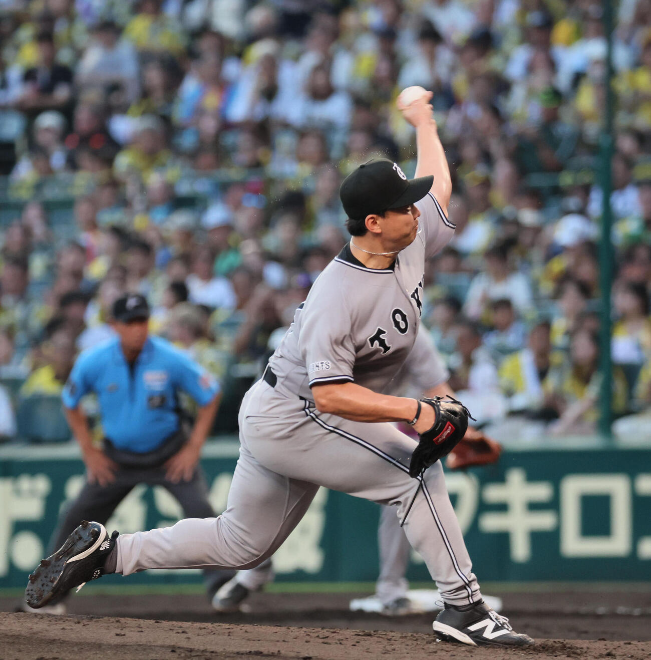 阪神対巨人　2巨人先発の小笠原慎之介（撮影・宮崎幸一）