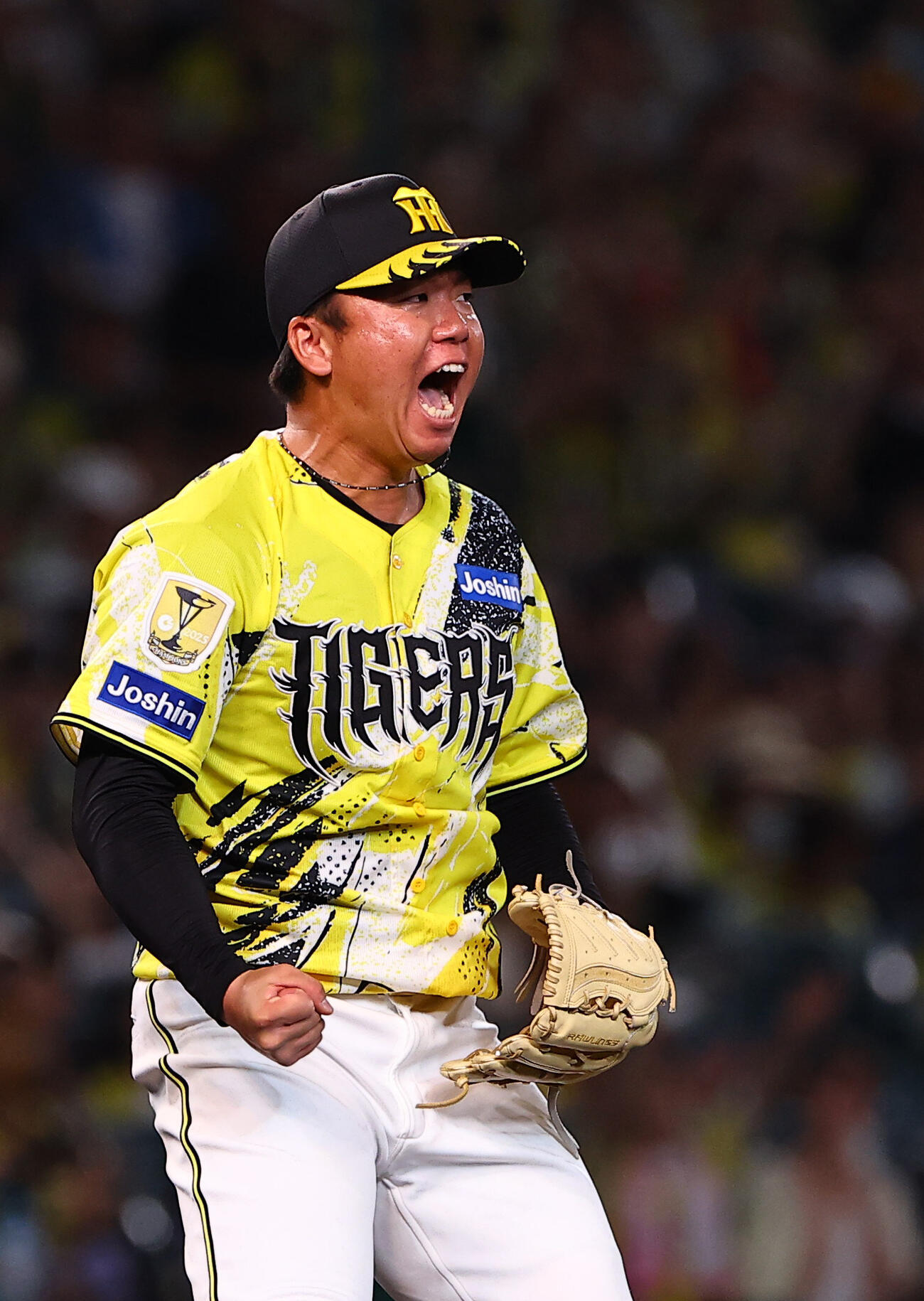 阪神対巨人　完封勝利を飾った阪神村上頌樹は雄たけびを上げる（撮影・上田博志）