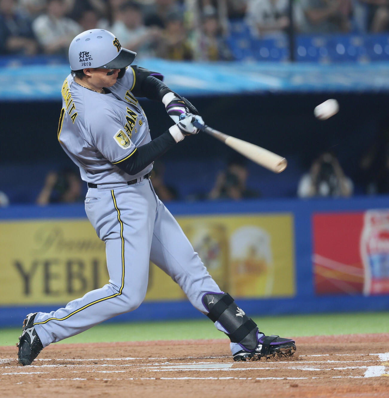 ヤクルト対阪神　3回表阪神1死一塁、2点本塁打を放つ森下翔太（撮影・水谷安孝）