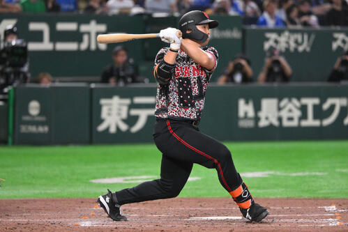 巨人対DeNA 5回裏巨人無死、小笠原慎之介は三塁打を放つ（撮影・滝沢徹郎）
