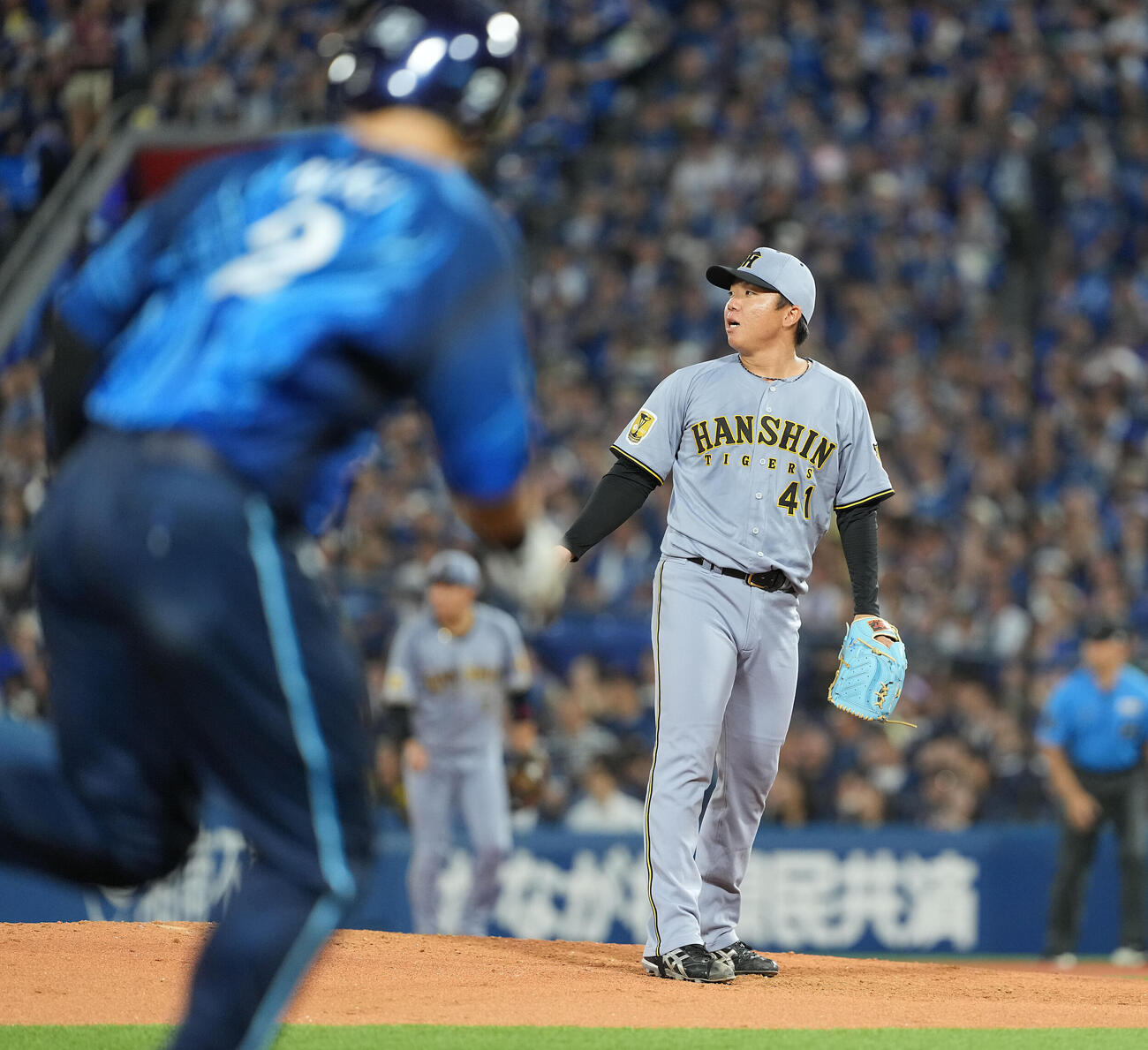 DeNA対阪神　4回裏DeNA2死三塁、宮崎敏郎に先制の適時打を許す村上頌樹撮影・たえ見朱実）