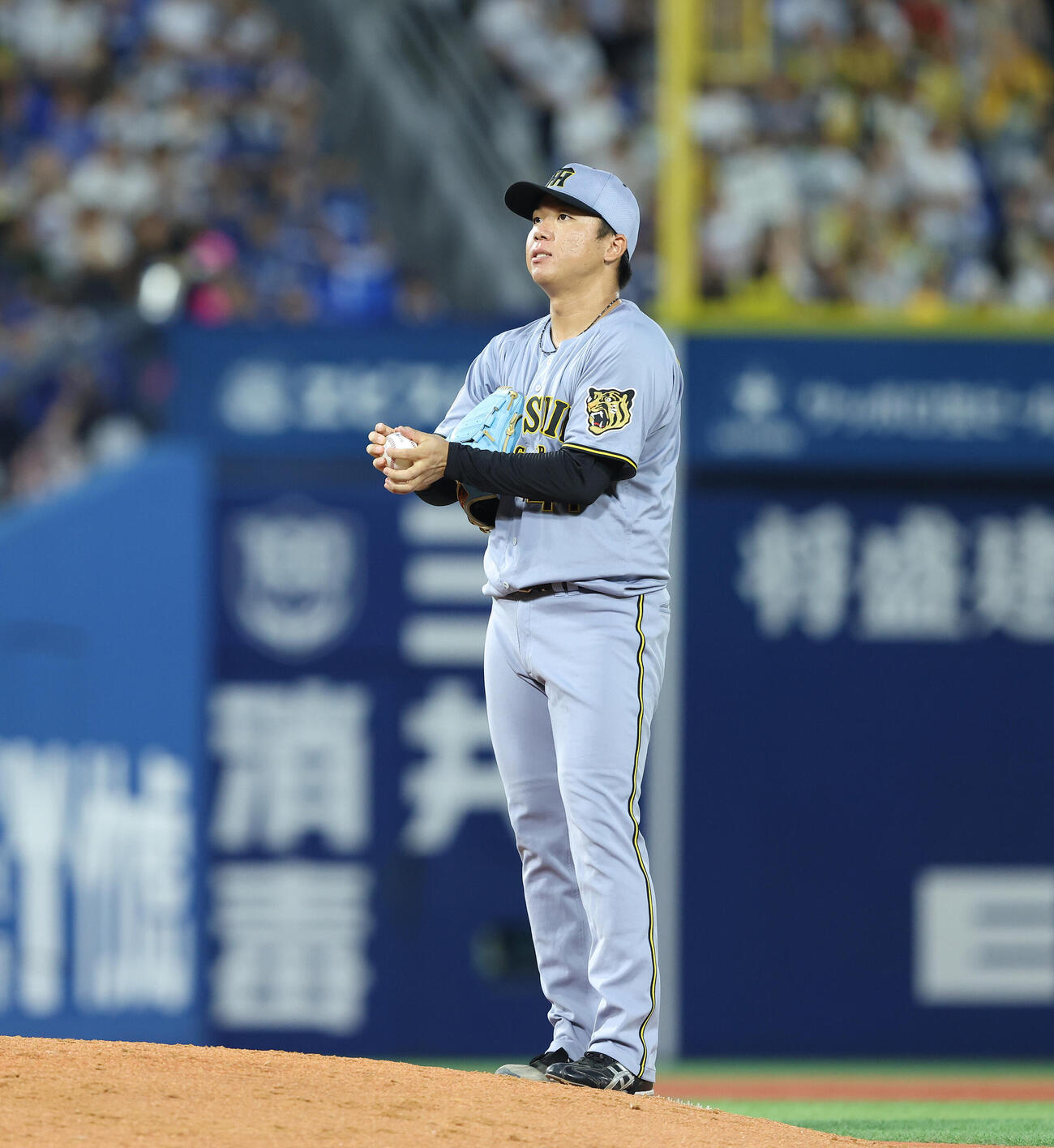 DeNA対阪神　4回裏DeNA2死三塁、宮崎敏郎に左前先制適時打を浴びる村上頌樹（撮影・河田真司）