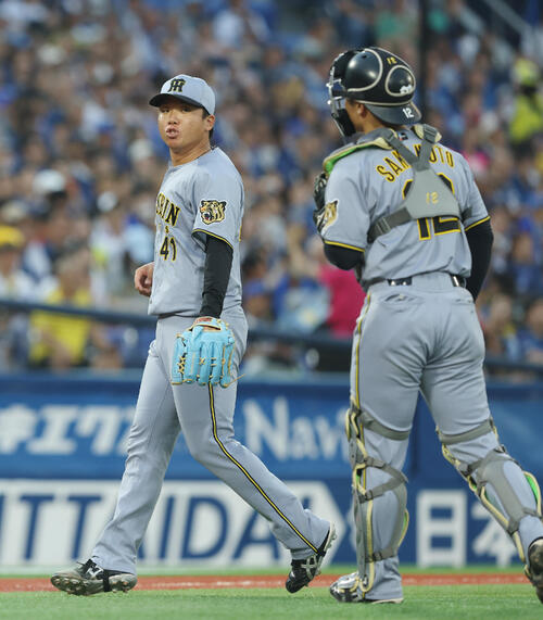 DeNA対阪神　2回裏DeNA2死二塁、松尾汐恩を空振り三振に抑える村上頌樹（撮影・河田真司）