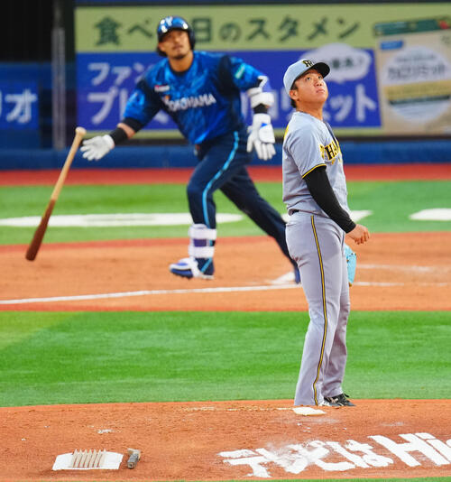 DeNA対阪神　2回裏DeNA1死、宮崎敏郎に二塁打を許す村上頌樹（撮影・垰建太）