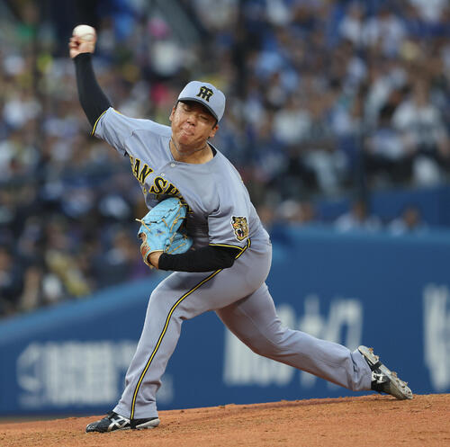 DeNA対阪神　2回裏、力投する村上頌樹（撮影・河田真司）