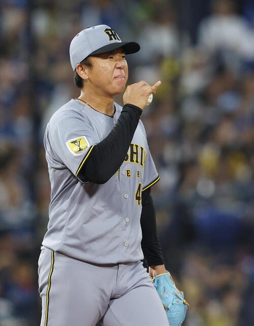 DeNA対阪神　4回裏DeNA無死、牧秀悟に二塁打を浴びる村上頌樹（撮影・河田真司）