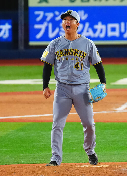 DeNA対阪神　6回裏DeNA2死一塁、ヘラル・エンカーナシオンを三振に仕留め雄たけびをあげる村上頌樹（撮影・垰建太）