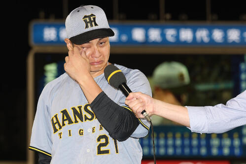 DeNA対阪神 勝利インタビューで地元熊本を思い、目に涙を浮かべる阪神大竹耕太郎(撮影・河田真司)