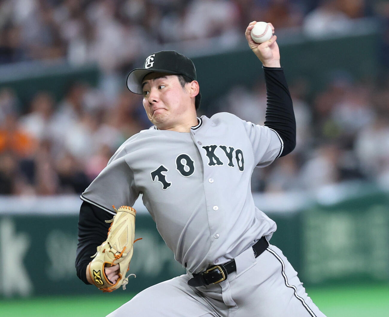 巨人対ヤクルト　6回、力投する巨人竹丸和幸（撮影・増田悦実）