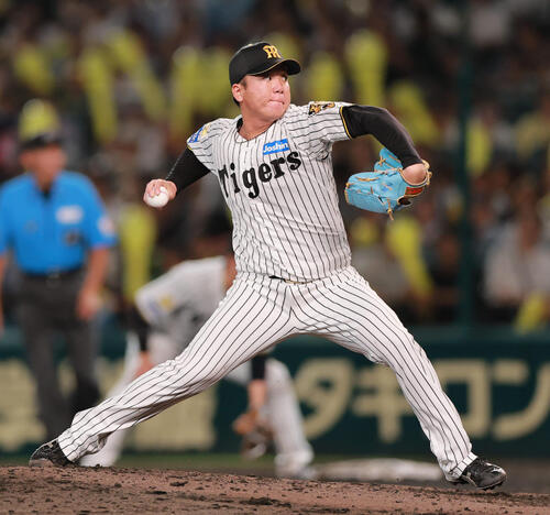 阪神対巨人　7回表、力投する阪神村上頌樹（撮影・上山淳一）