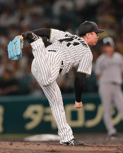 阪神対巨人　4回表を投げる阪神村上頌樹（撮影・上山淳一）