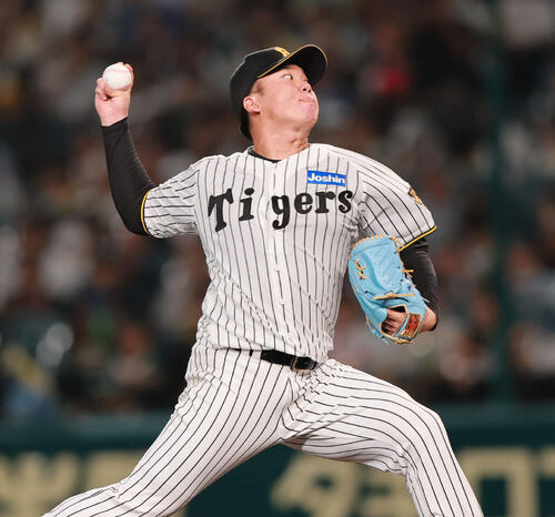 阪神対巨人　5回表、力投する阪神村上頌樹（撮影・上山淳一）