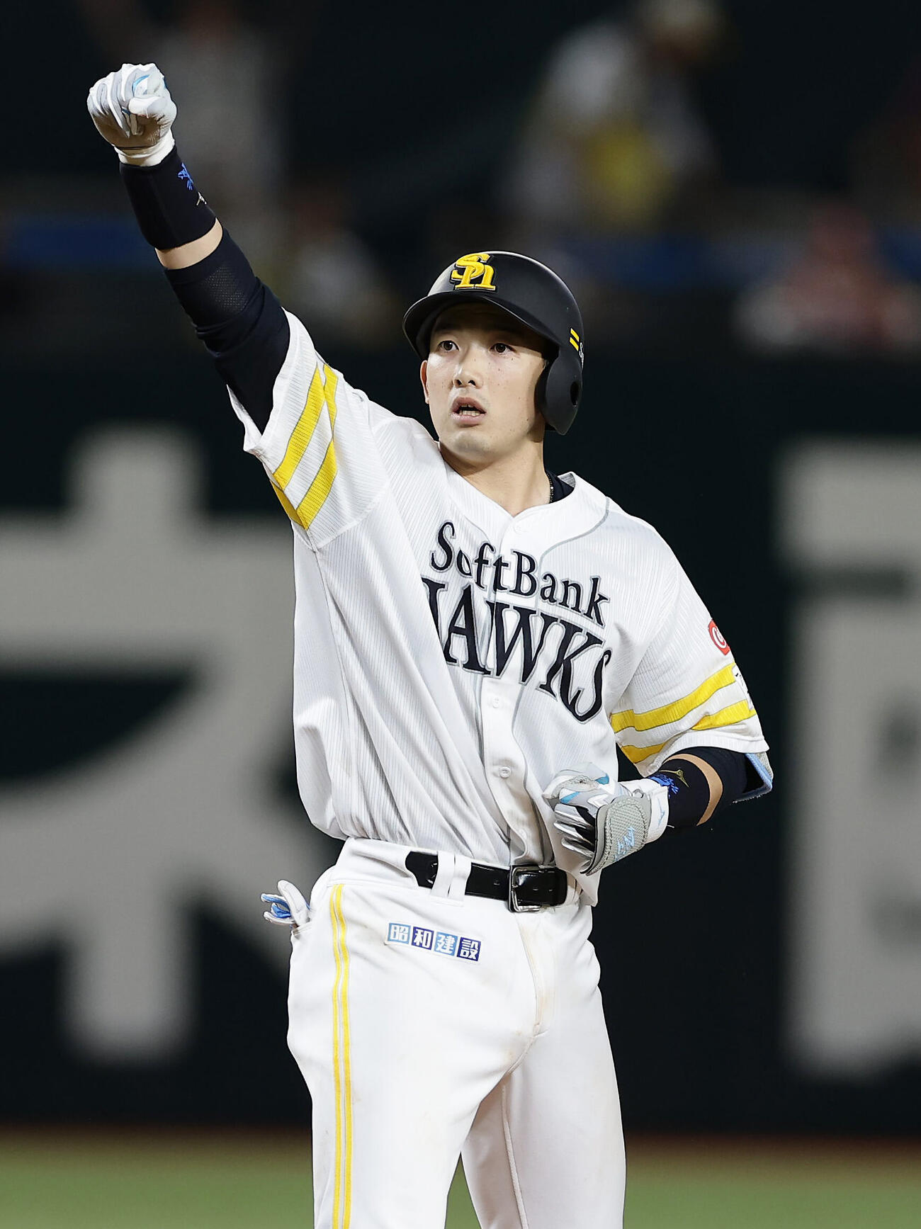 ソフトバンク対西武　7回裏ソフトバンク2死満塁、2点適時二塁打を放ちガッツポーズする山本祐大（撮影・前田充）