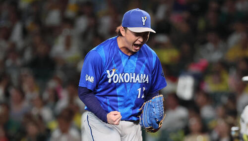 阪神対DeNA 5回裏阪神2死一、二塁、竹田祐は近本光司を遊ゴロに仕留めてガッツポーズ(撮影・宮崎幸一)