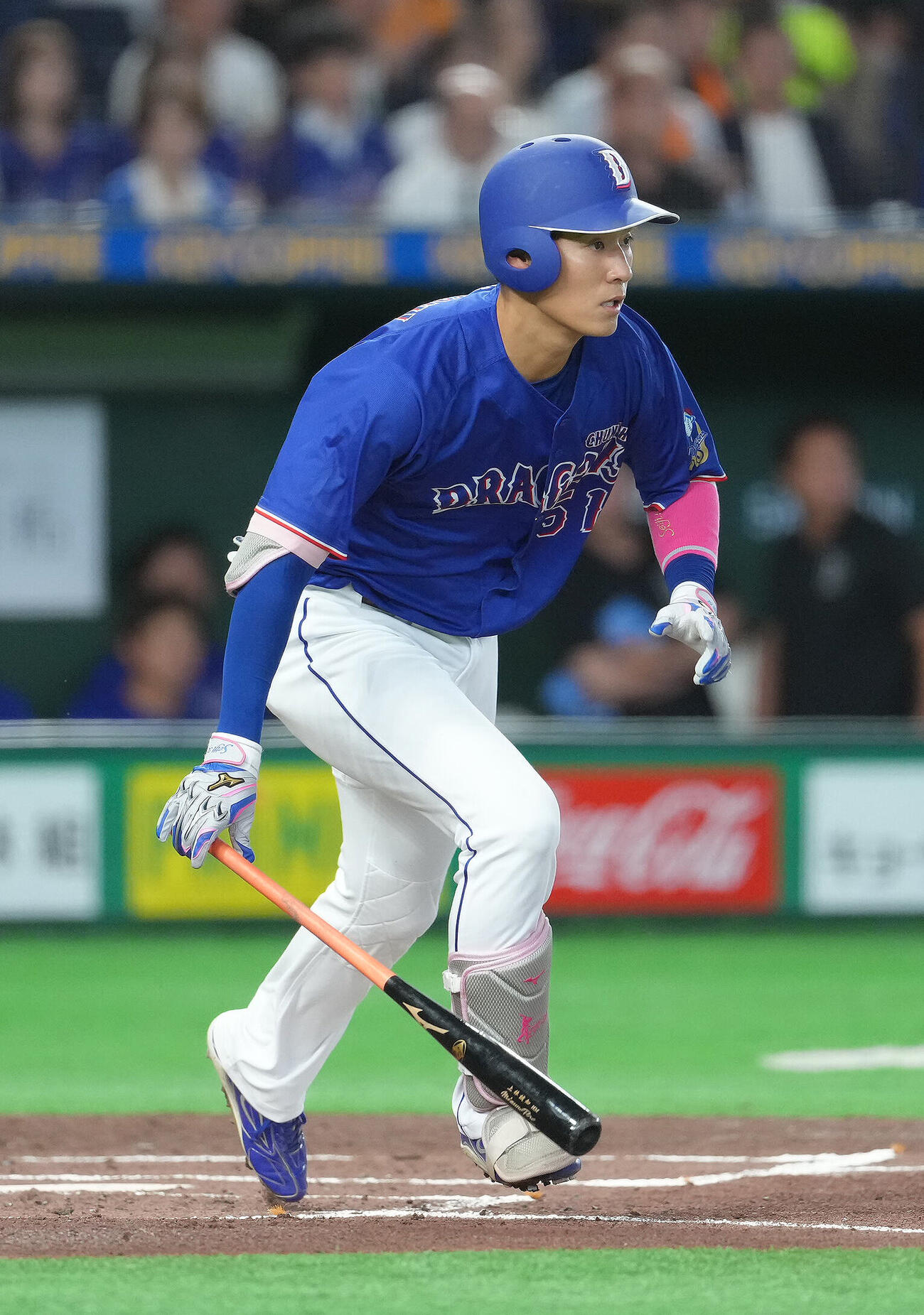 巨人対中日　2回表中日無死一塁、上林誠知は右前打を放つ（撮影・足立雅史）