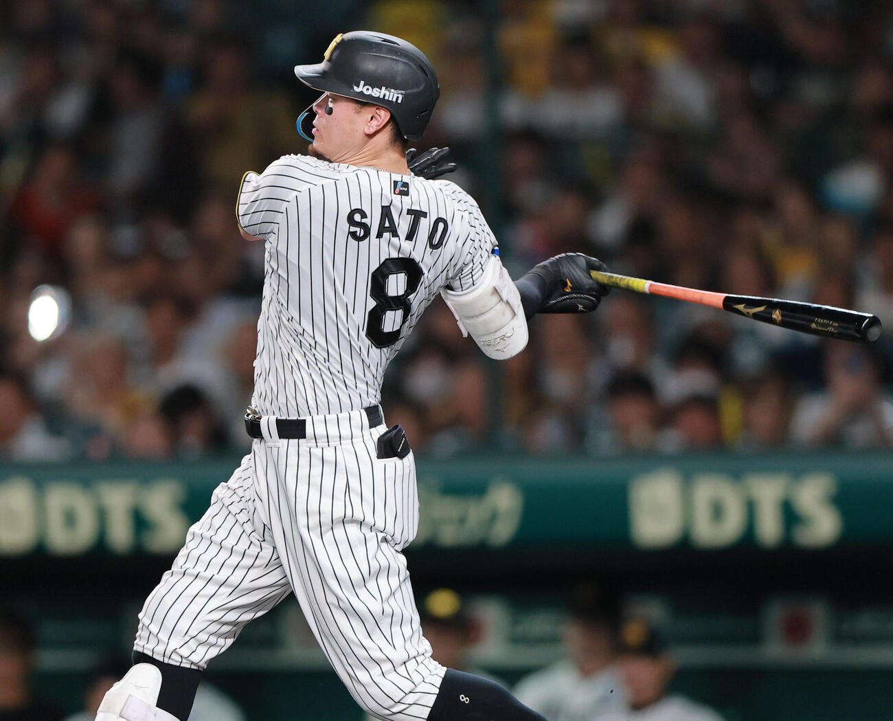 阪神対広島　4回裏阪神無死一、二塁、佐藤輝明は適時打を放つ（撮影・上山淳一）