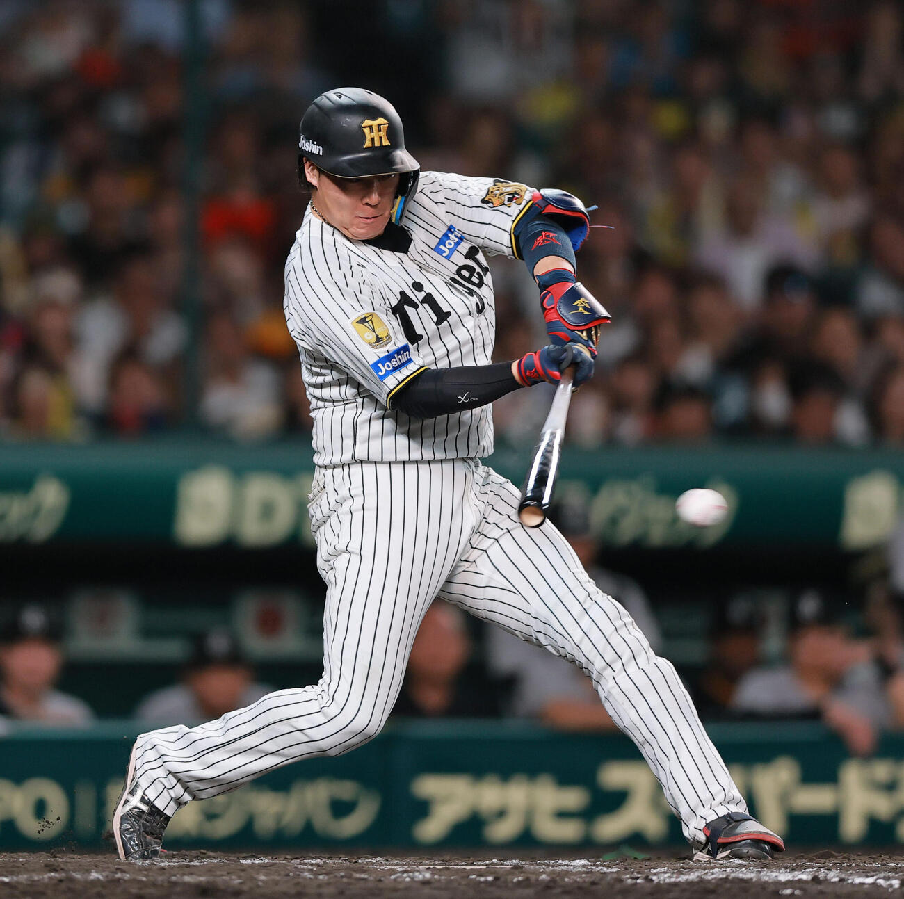 阪神対巨人　9回裏阪神2死二、三塁、大山悠輔は中前適時打を放つ（撮影・上山淳一）