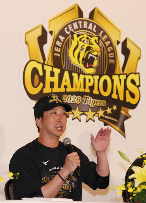 セリーグ優勝を決め会見する阪神藤川球児監督（撮影・加藤孝規）