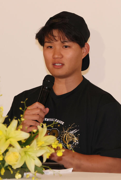 セリーグ優勝を決め会見する阪神森下翔太（撮影・加藤孝規）