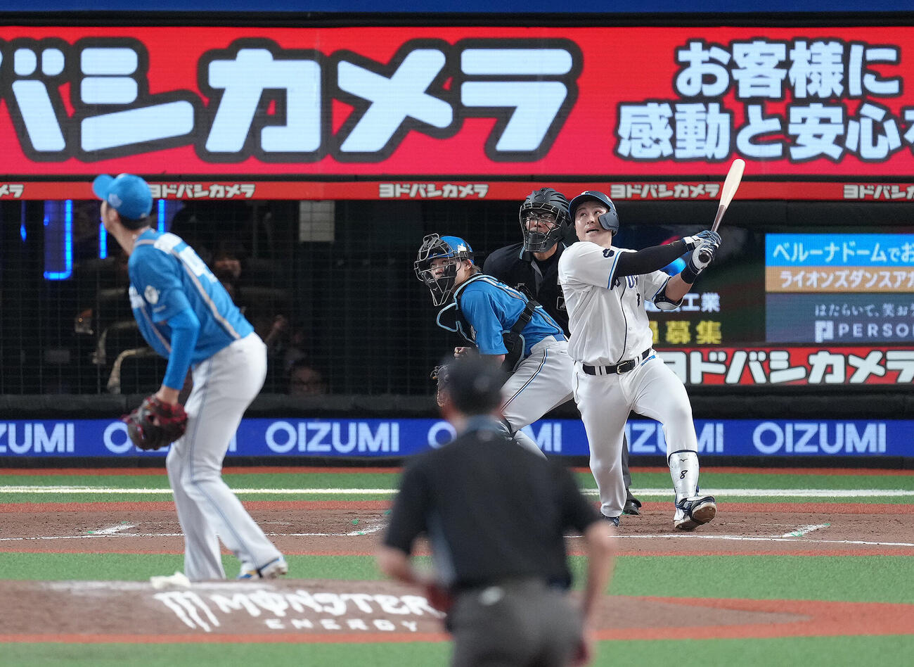 西武対日本ハム　9回裏西武2死、渡部聖弥は左前打を放つ（撮影・滝沢徹郎）
